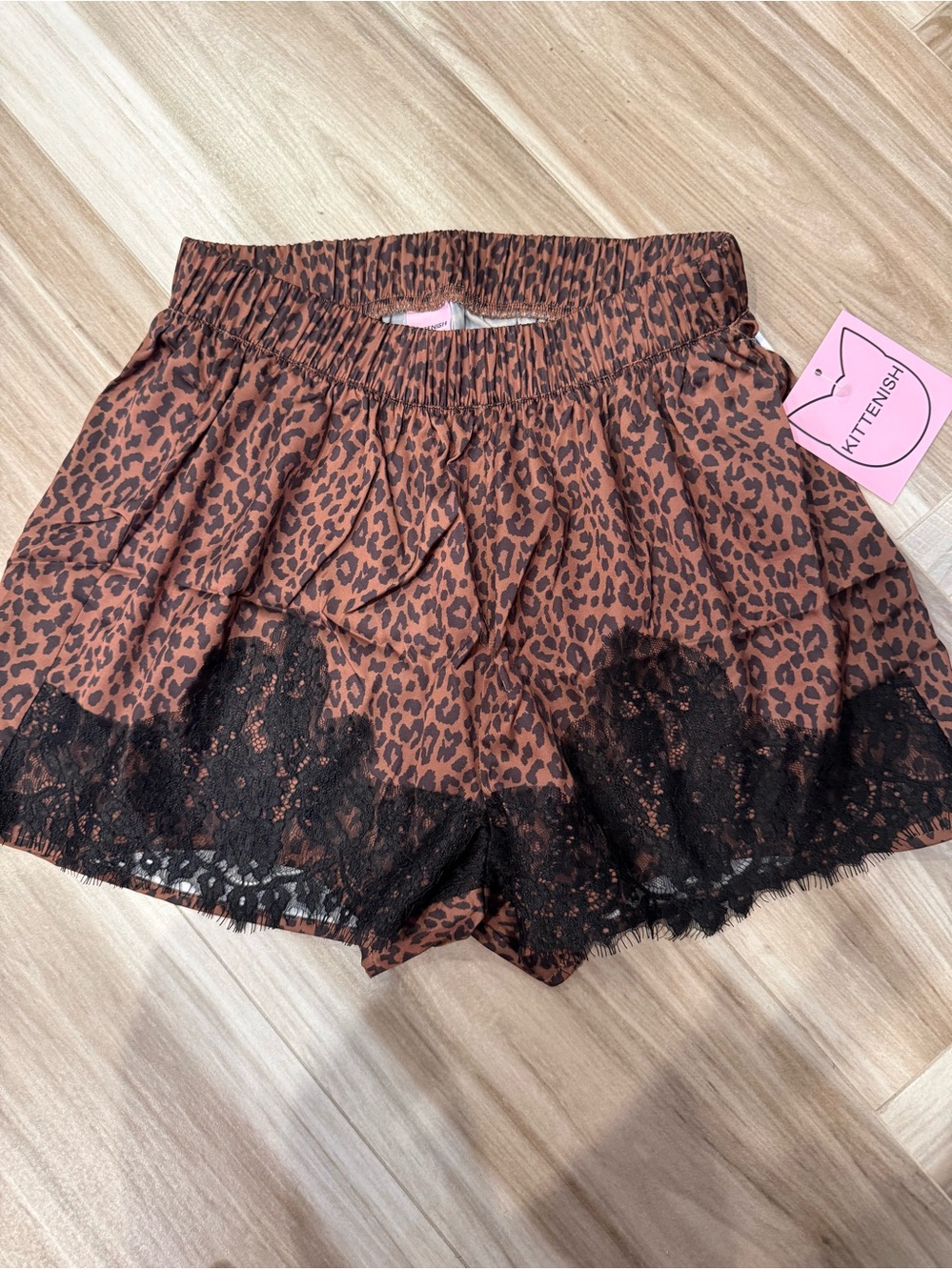 Lace trim leopard shorts